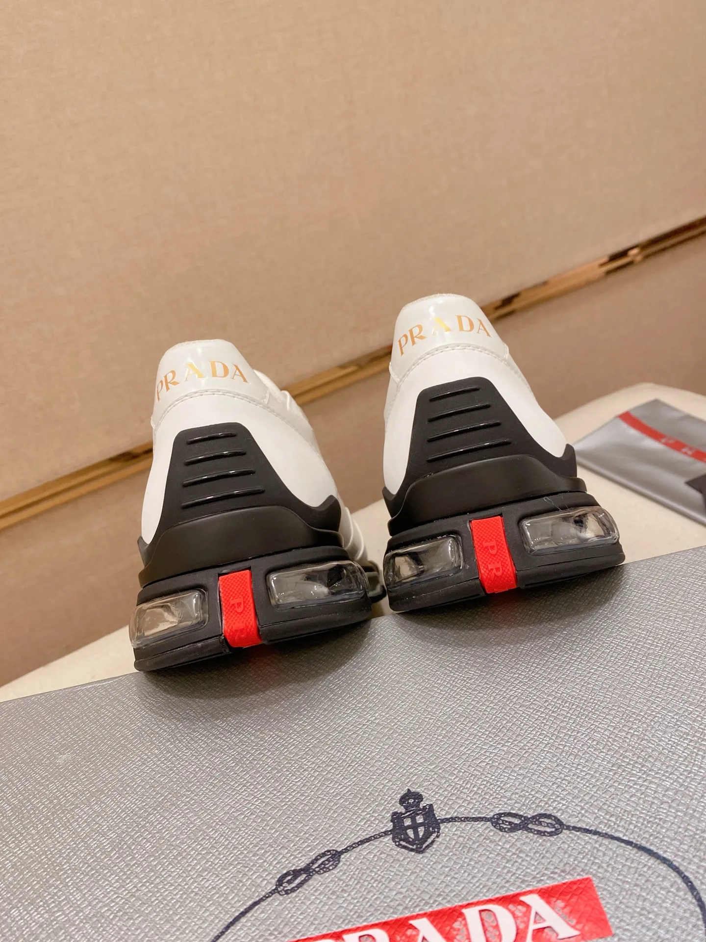 Factory price 640💰 ✔️✔️✔️Higher version High-quality new PRADA (Prada) counters are on the market at the same time. New men's shoes, 😘fabrics imported first-layer cowhide with waterproof materials, purely handmade. Lining: Full cowhide lining. 👍🏿 High-end ☄️ air-cushion molded anti-slip rubber outsole, exquisite lines, simple and elegant, comfortable and high-end for leisure travel. Code number: 38 to 45